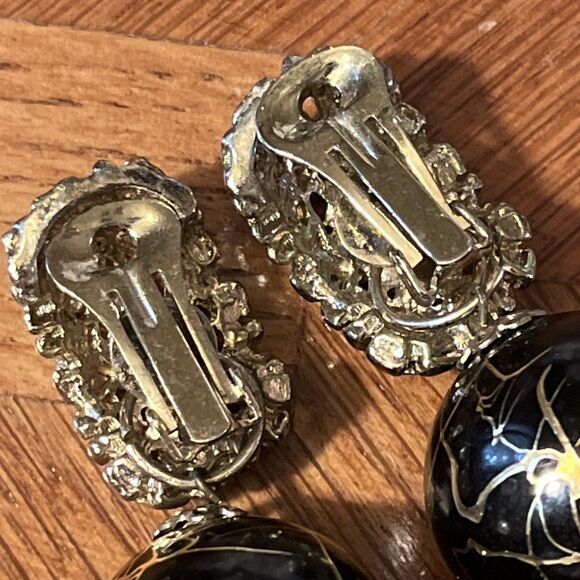 Very Fun Vintage Goldtone Black & Gold Painted Ball Modernist Clip On Earrings - Picture 6 of 7